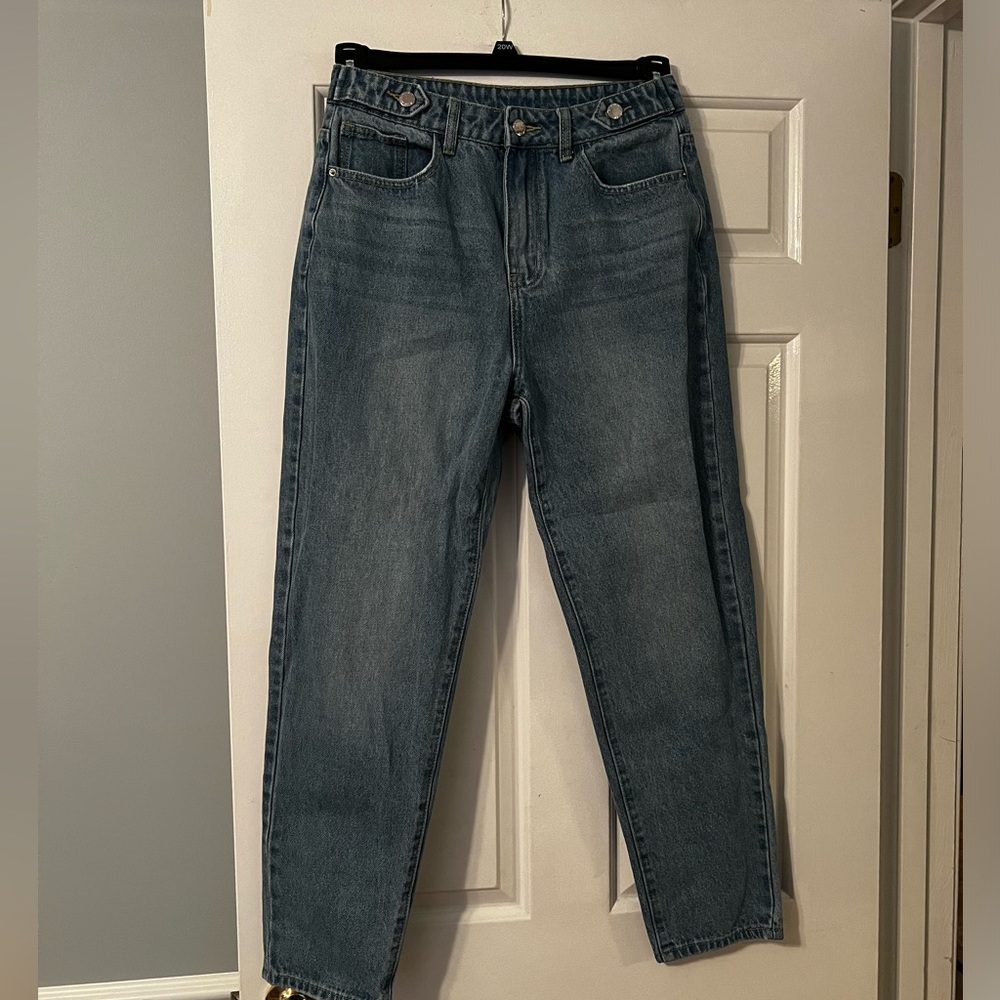 Light Wash Mom-jeans